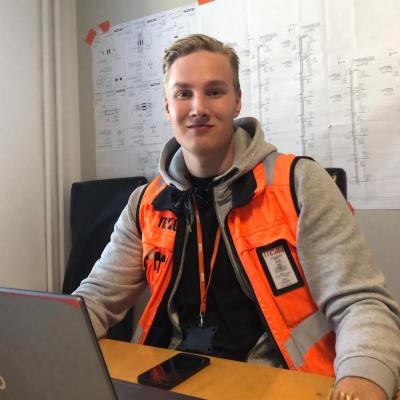 Constilla kesätöissä Anssi Arpiainen.jpg Constilla kesätöissä Anssi Arpiainen.jpg